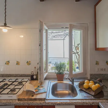 Вилла Giuliano's House - Amazing View By Rent Лалльо